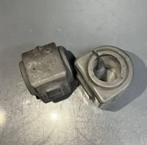 Втулки (пара) стабілізатора Chevrolet Traverse 15905569