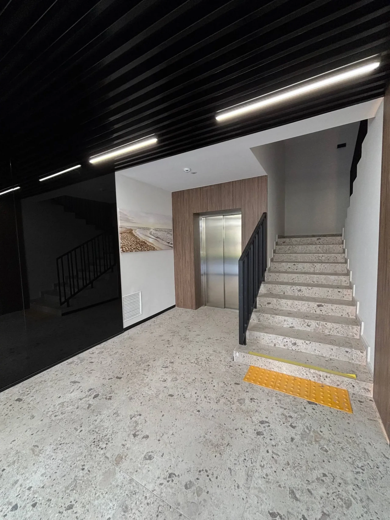 Продаж 2-кім. квартири 75 м.кв., в. Зелена 2