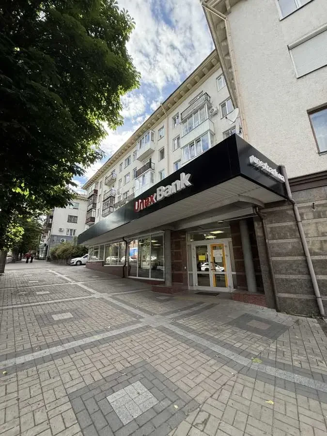 торгові площі Луцьк, Винниченка 25