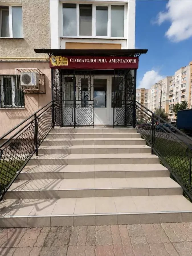 об’єкт сфери послуг Чернігів, Новозаводской, Улица Незалежності 56 6