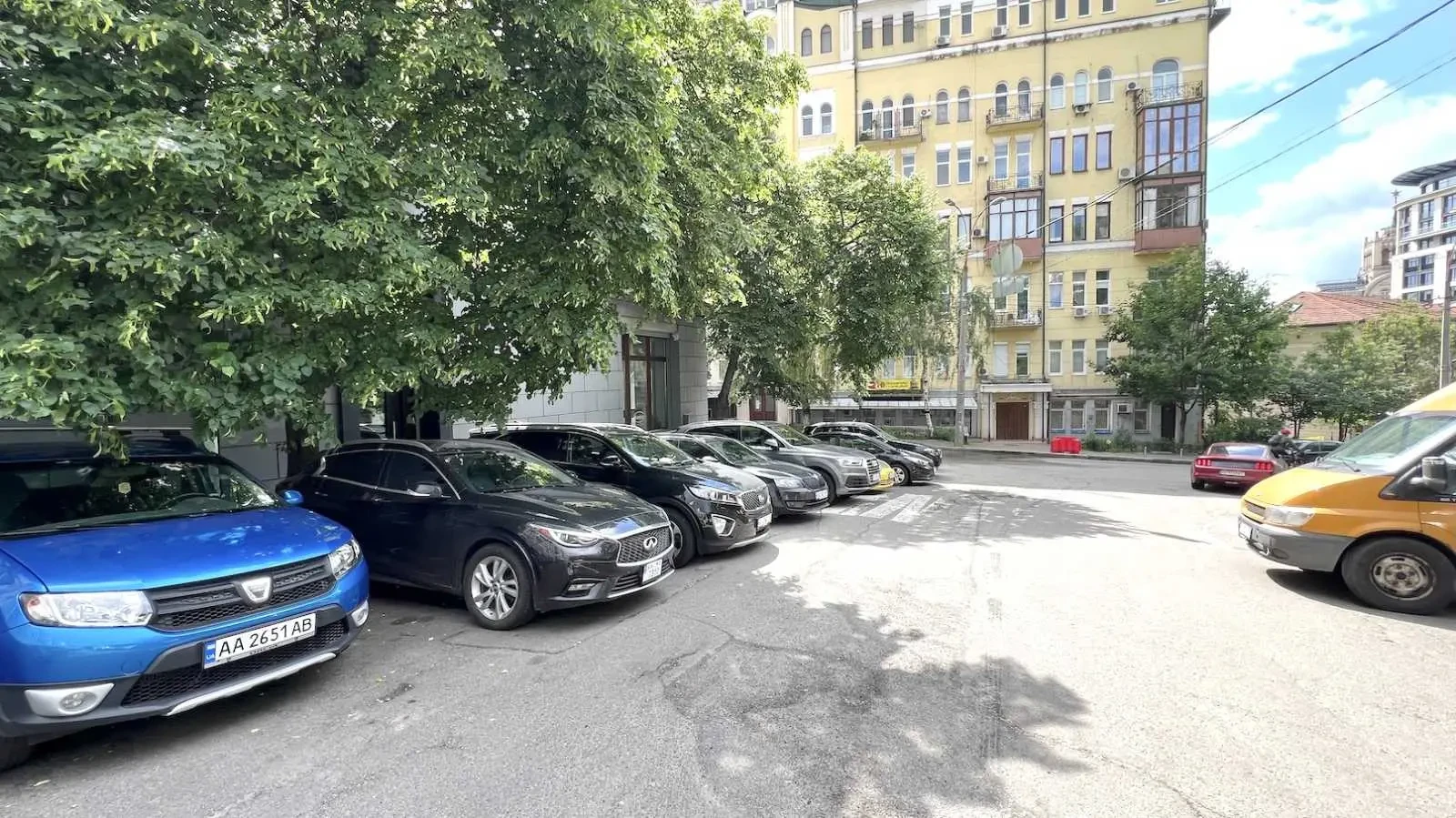 торгові площі Київ, Печерський, Круглоуніверситетська 11 8