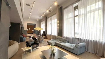 торгові площі Київ, Печерський, Круглоуніверситетська 11