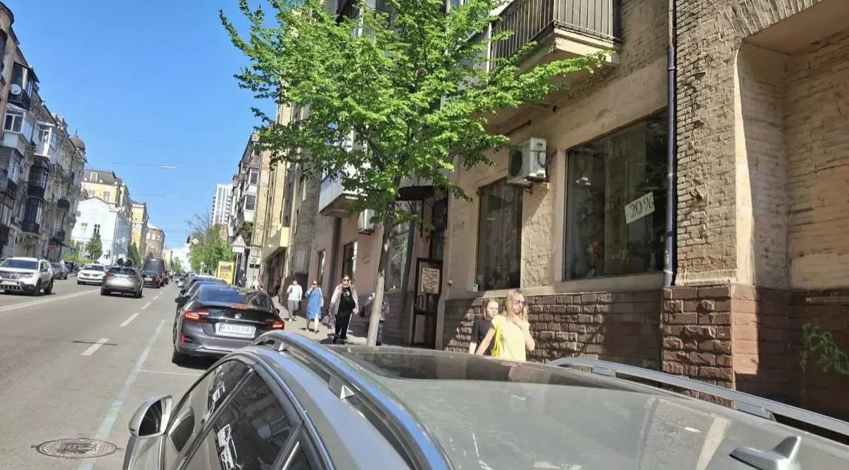торгові площі Київ, Шевченківський, Бульварно-Кудрявська 43А