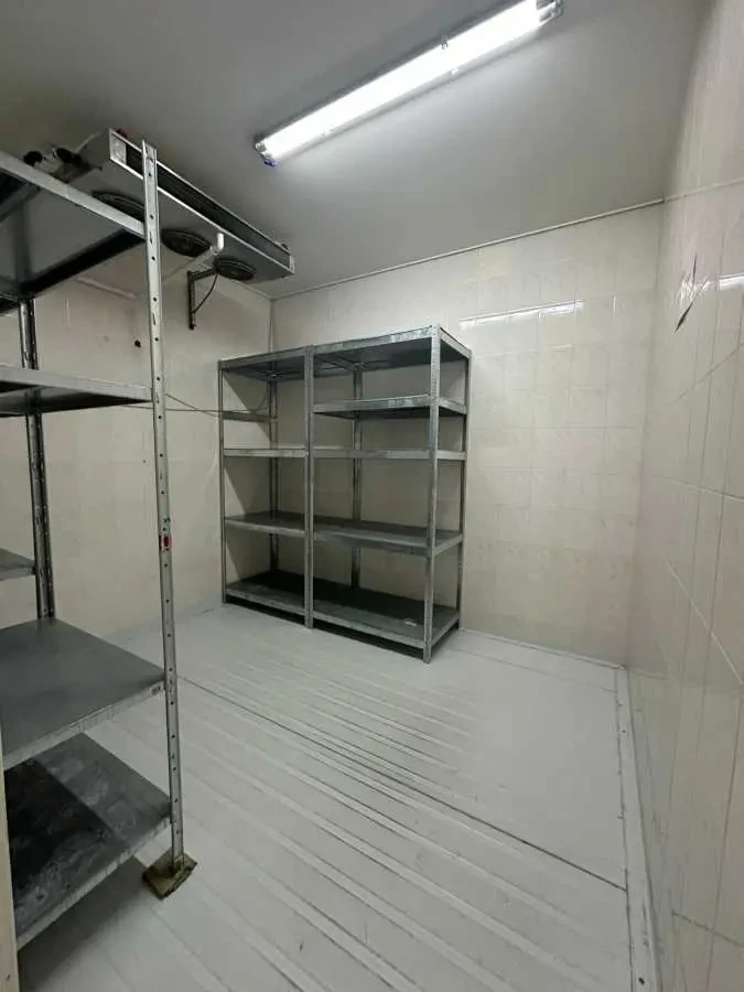 склади Київ, Оболонський, Прирічна 9