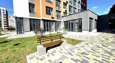 торгові площі Київ, Оболонський, Бережанська 15