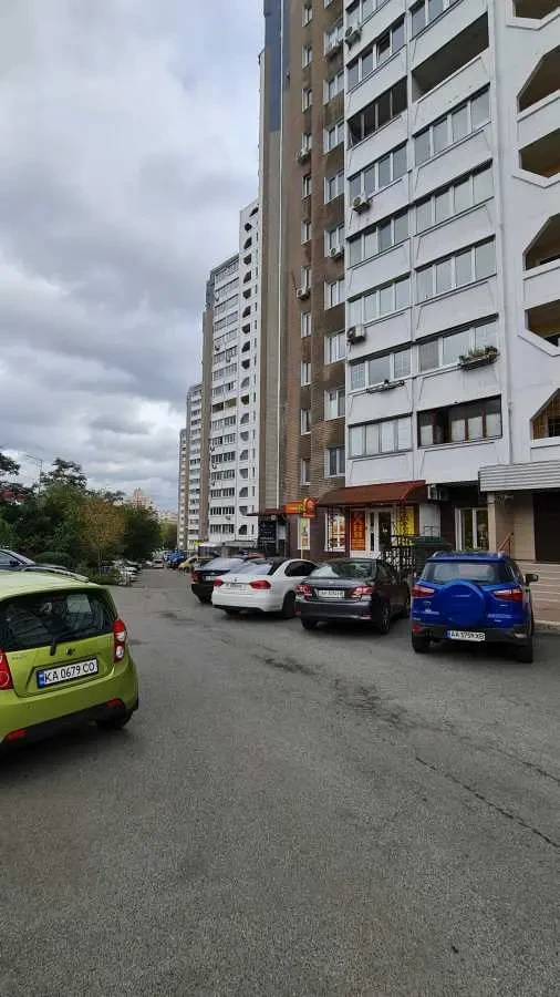 торгові площі Київ, Дарницький, Харківське 56 18
