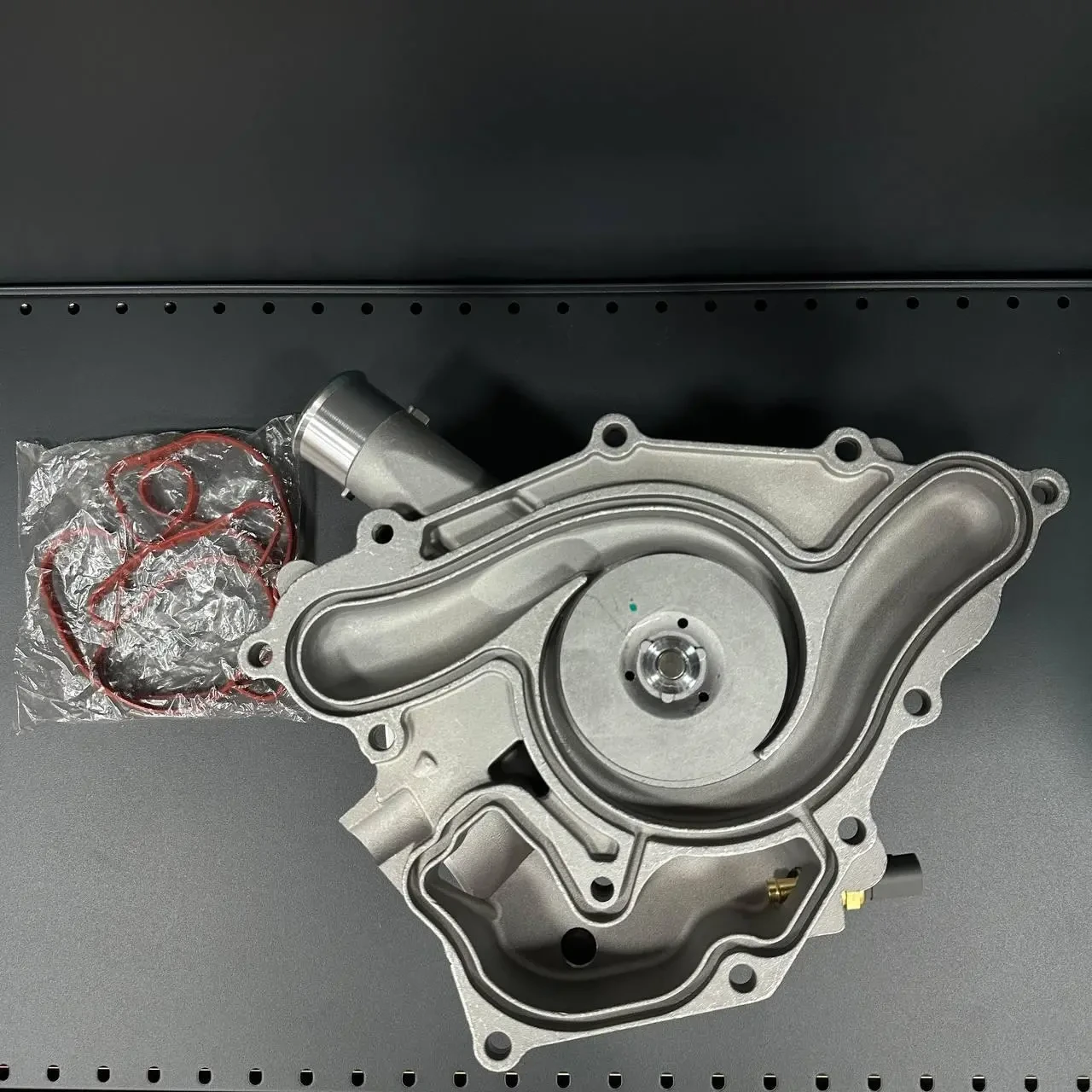 Помпа водяна охолодження Dodge  Durango (5.7L)  Durango (6.4L)  Charger (5.7L)  Charger (6.4L)  Challenger (5.7L)  Challenger 2
