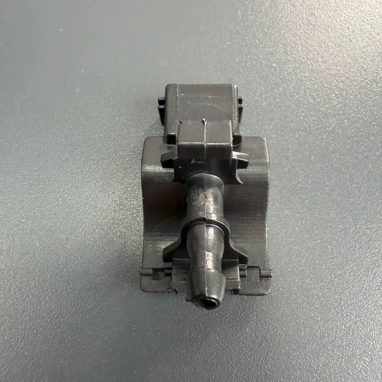 Форсунка омивача лобового скла Toyota Corolla / Camry /  RAV4 / Auris / Highlander / Avensis / Prado  / Lexus RX350  RX450H  IS