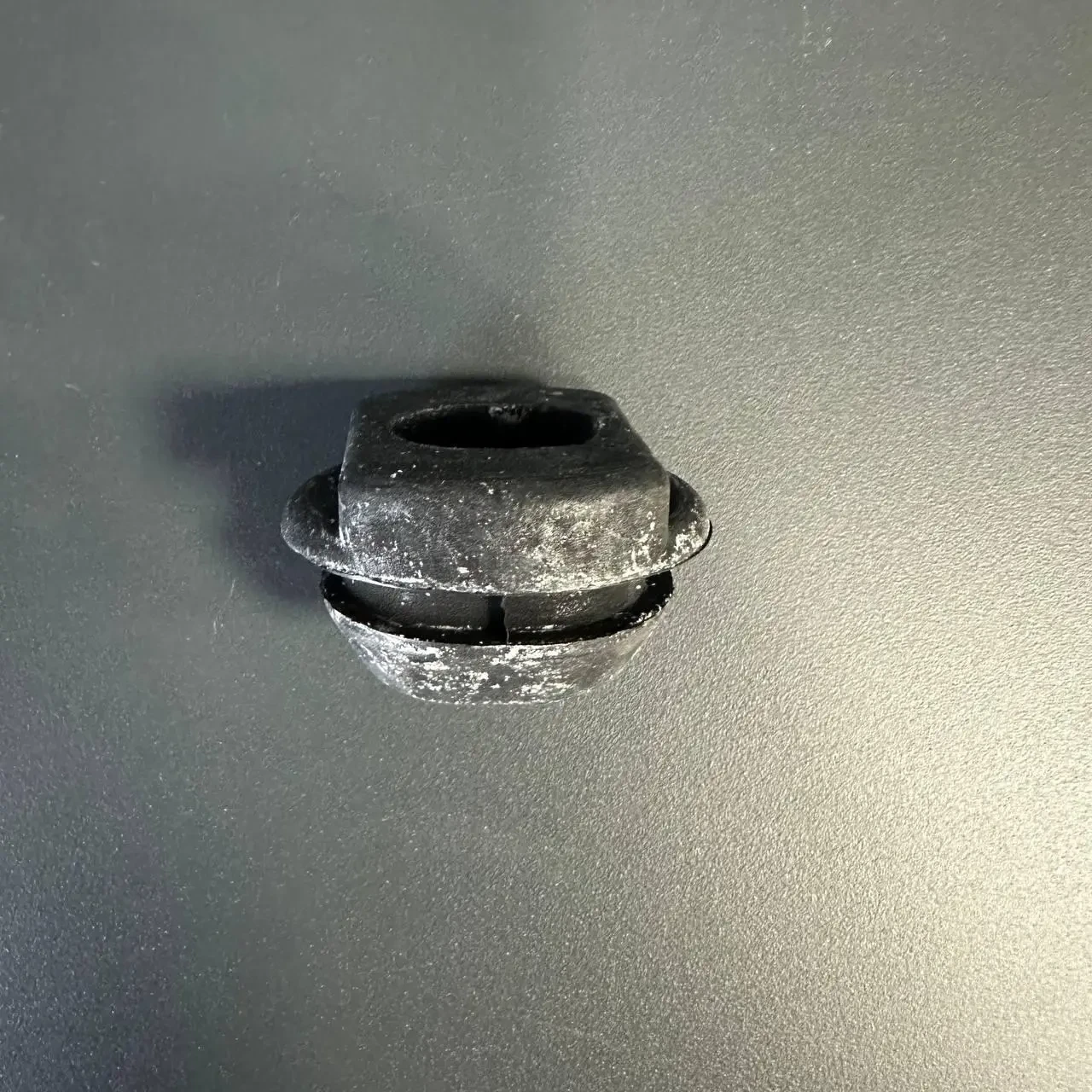 Подушка верхня радiатора  Ford Focus/Ford KUGA/Ford Connect DV6Z8125A, 1235848, 3M5H-8125-AC 1927883