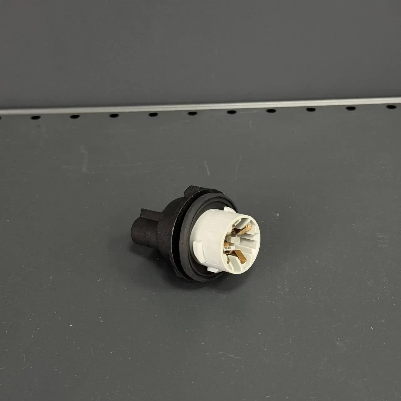 Патрон під лампу P27/7W габариту, покажчика повороту Chrysler Dodge Jeep 68083021AA