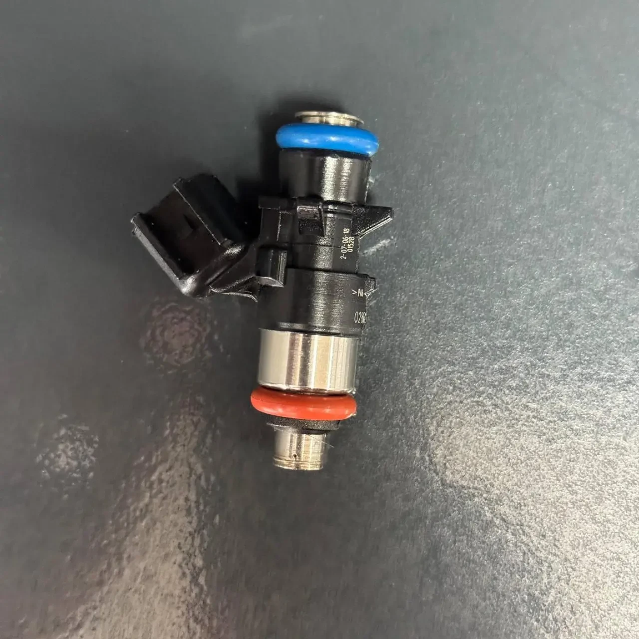 Форсунка паливна 3,6 Jeep Dodge Chrysler 05184085AC