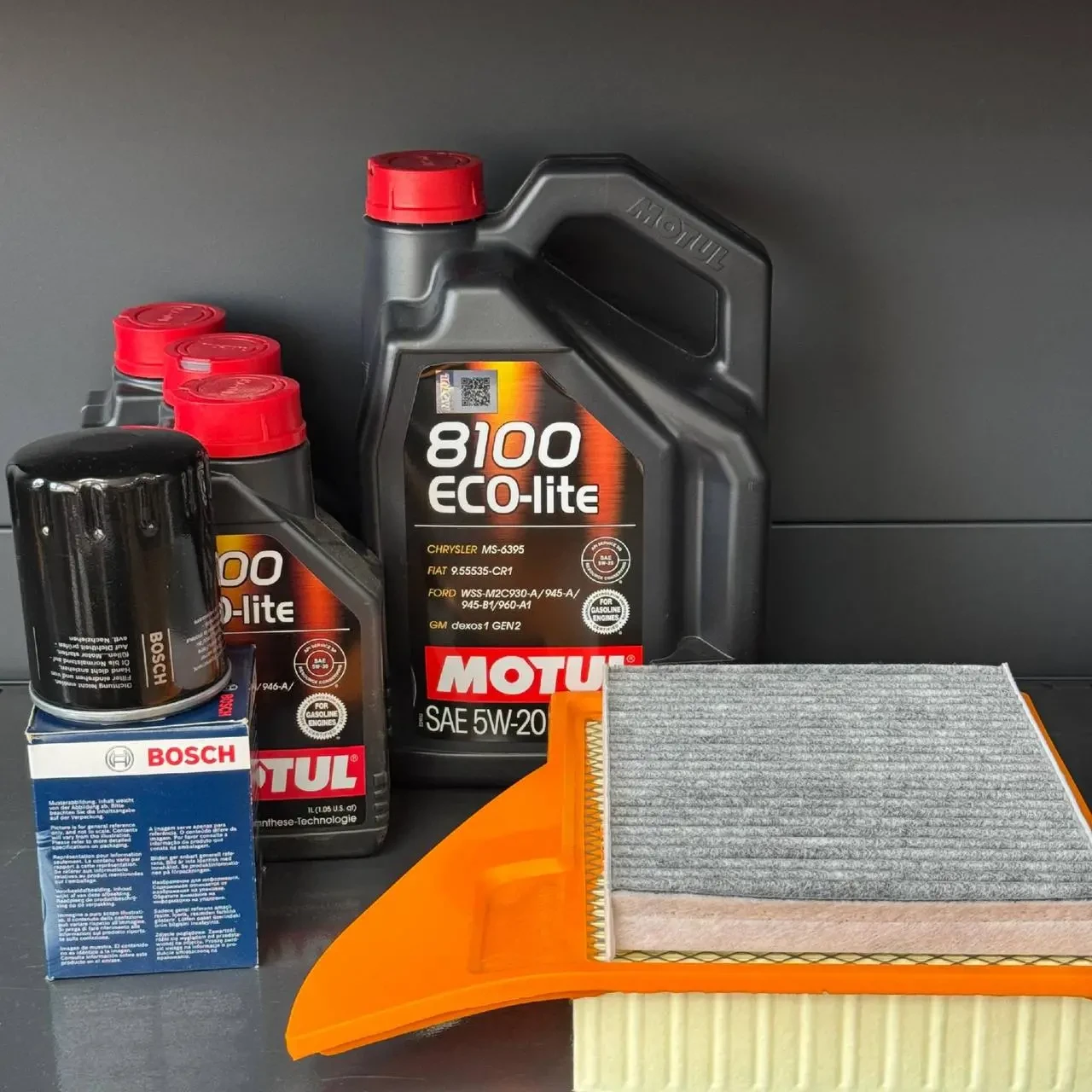 Комплект для ТО Motul 5w20 Ford Mustang (5.0) 13-14 (Масло 8л, фільтр масляний, фільтр повітряний, фільтр салону вугільний)