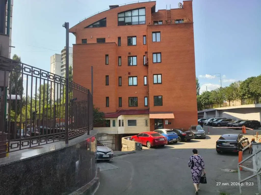окремий гараж Київ, Шевченківський, Дегтярівська 33В 16