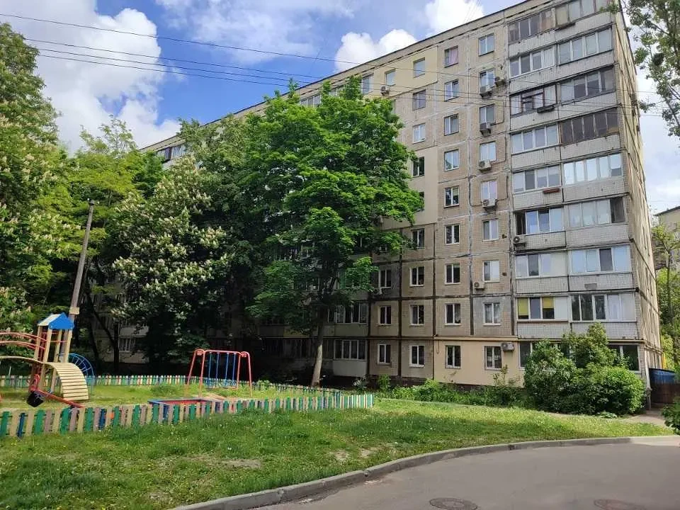 кімната Київ, Голосіївський, Лятошинського 4А 3