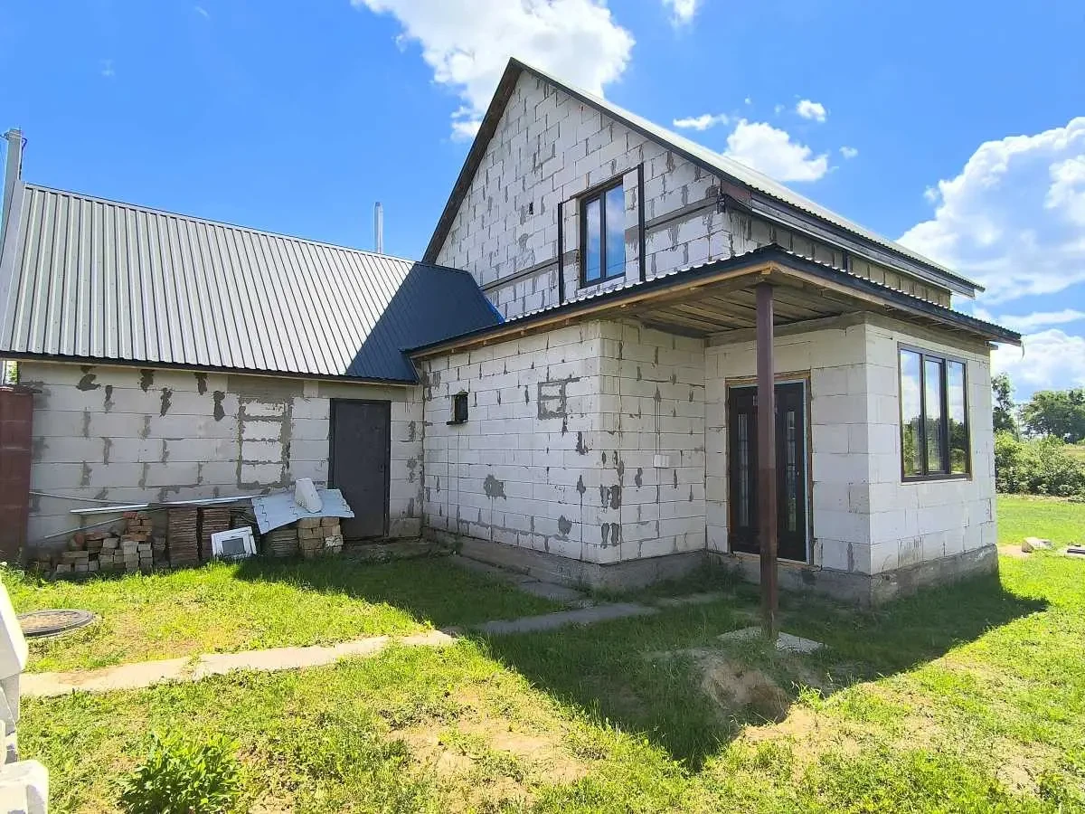 4-к будинок Бучанський, Макарів, Черешньових 2