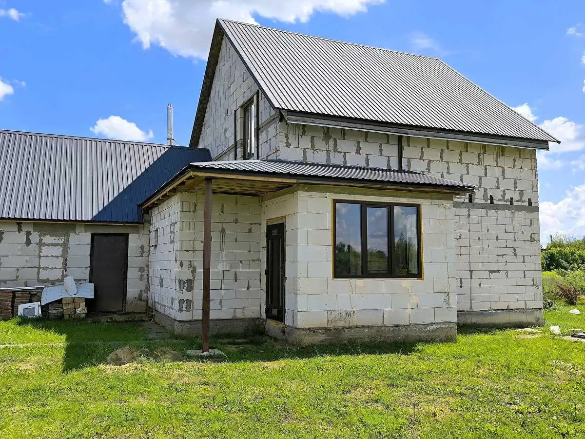 4-к будинок Бучанський, Макарів, Черешньових 5