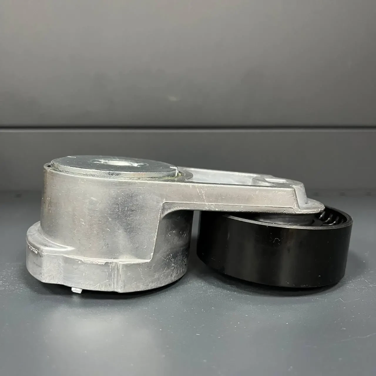 Натяжний ролик Chrysler Dodge Jeep 5184617AD 5281266AA T39282 39282 3