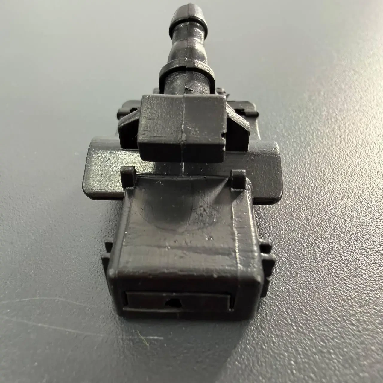 Форсунка омивача лобового скла Toyota Corolla / Camry /  RAV4 / Auris / Highlander / Avensis / Prado  / Lexus RX350  RX450H  IS 2