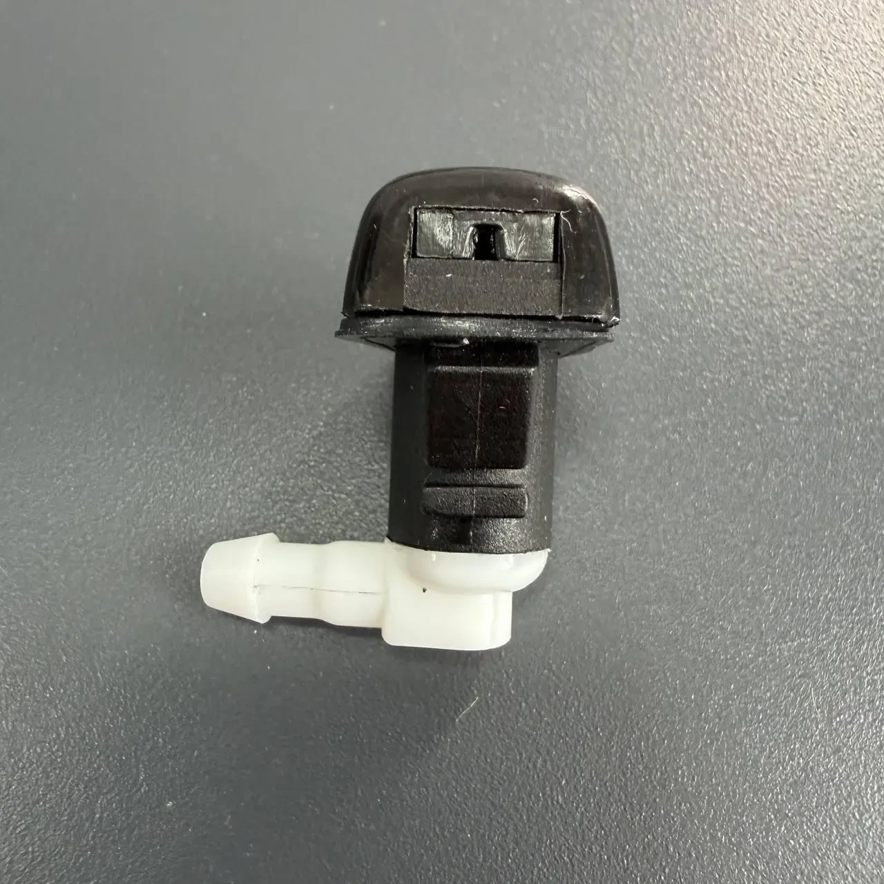 Форсунка омивача лобового скла DODGE DART 2012–2018 , JEEP CHEROKEE 2014–2019, CHRYSLER 200 2015–2017 68102968AB 68081370AB
