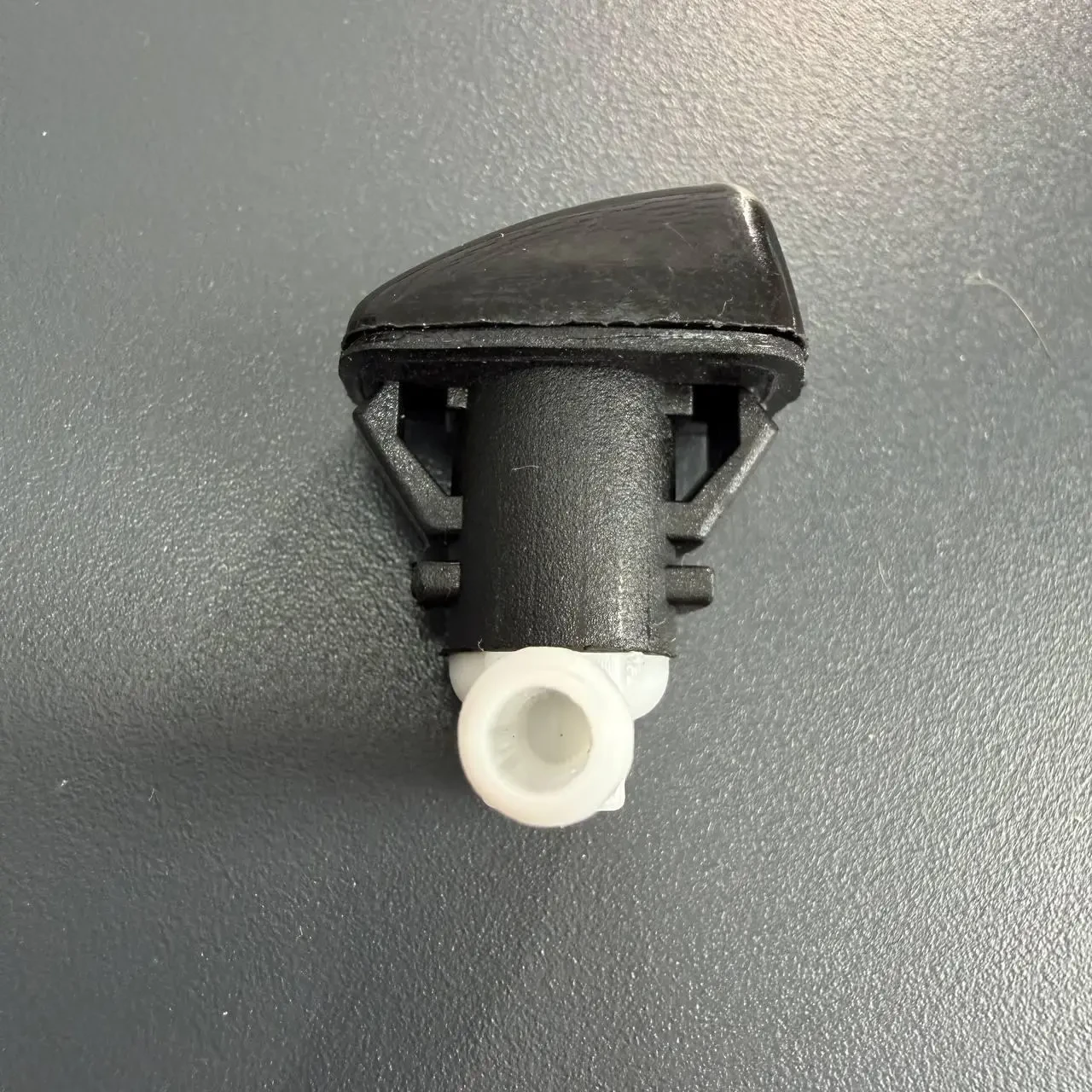 Форсунка омивача лобового скла DODGE DART 2012–2018 , JEEP CHEROKEE 2014–2019, CHRYSLER 200 2015–2017 68102968AB 68081370AB 2