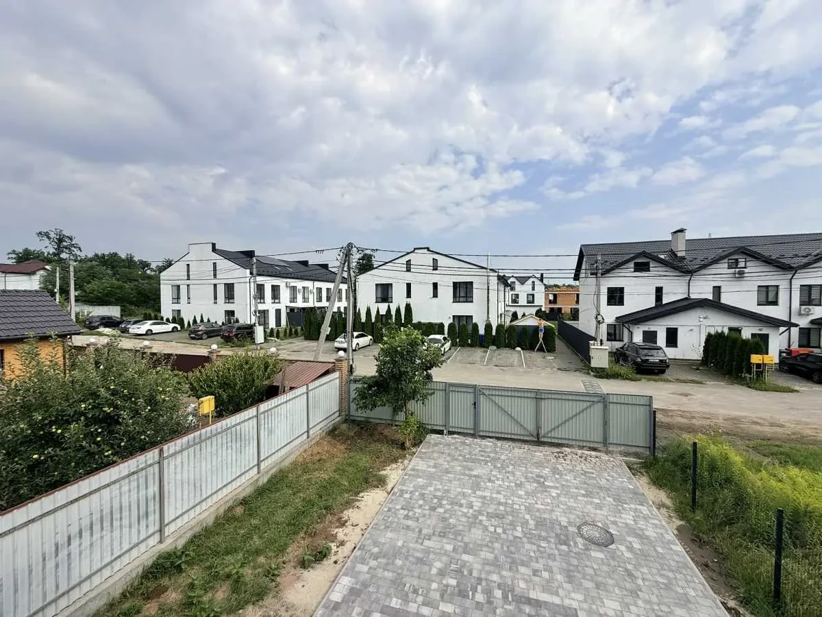 3-к будинок Обухівський, Хотів, Молодіжна 24
