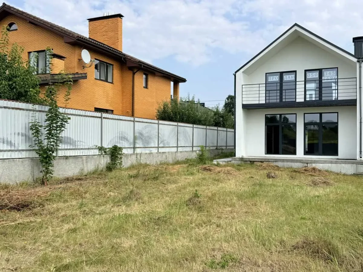 3-к будинок Обухівський, Хотів, Молодіжна 4