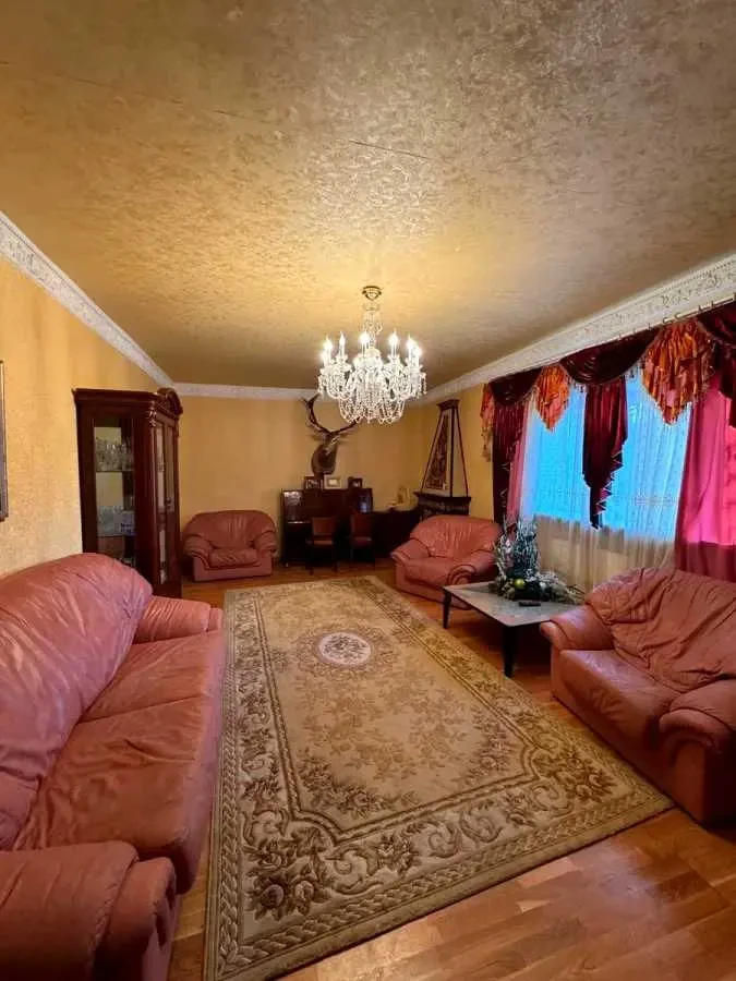 11-к дача Броварський, Дернівка, Лисенка 5 6