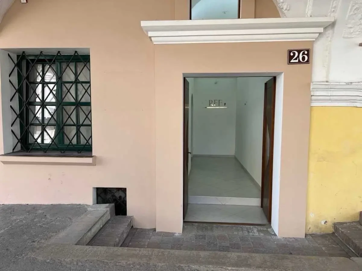 приміщення, будівлі Жовківський, Жовква, Львівська 2