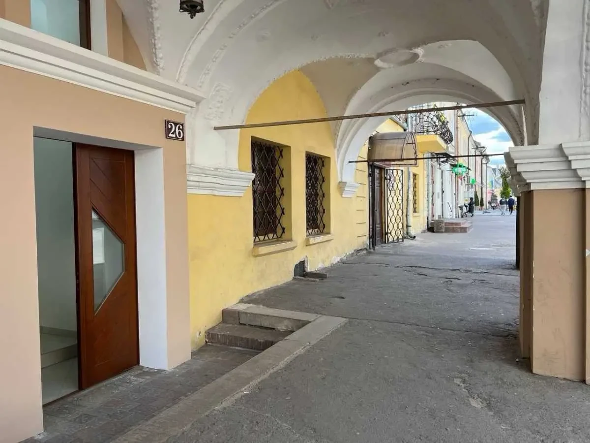 приміщення, будівлі Жовківський, Жовква, Львівська 3