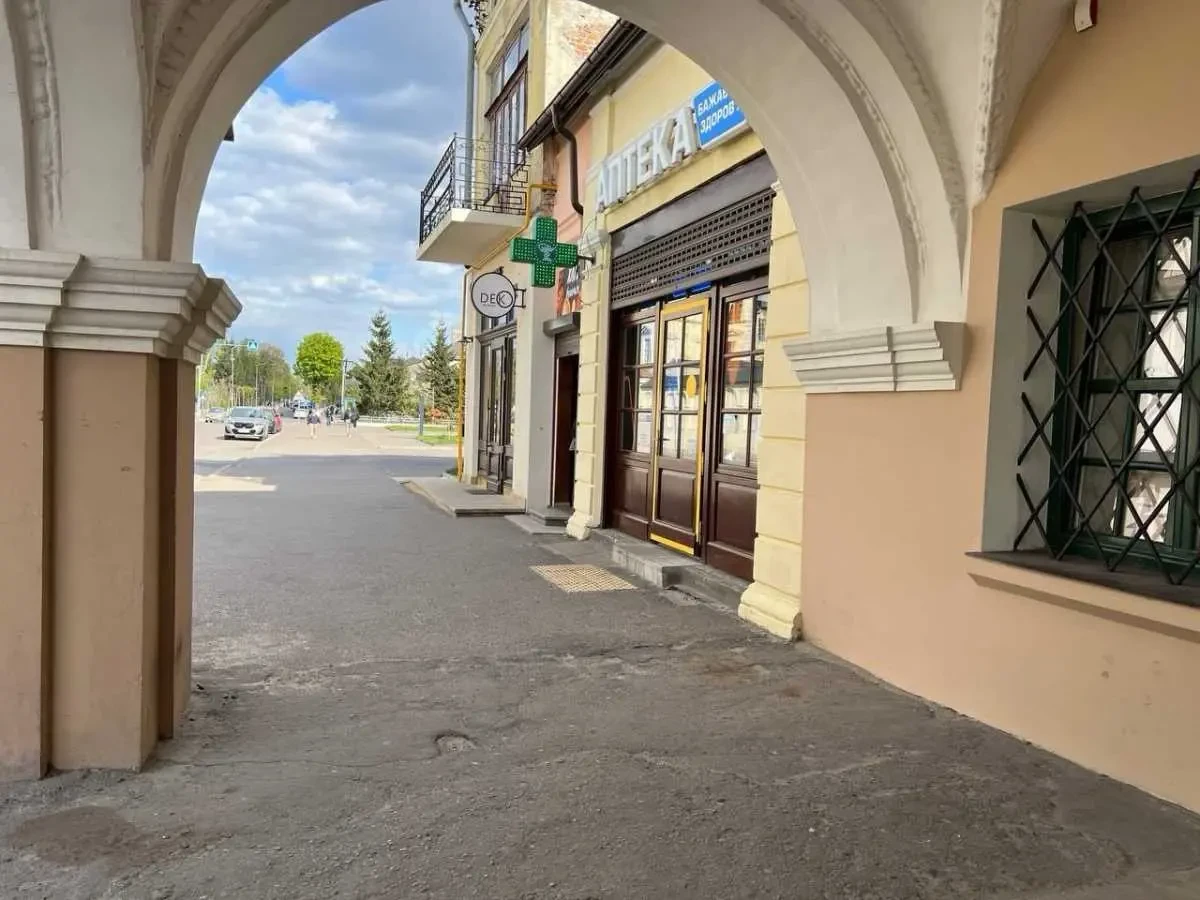 приміщення, будівлі Жовківський, Жовква, Львівська 4
