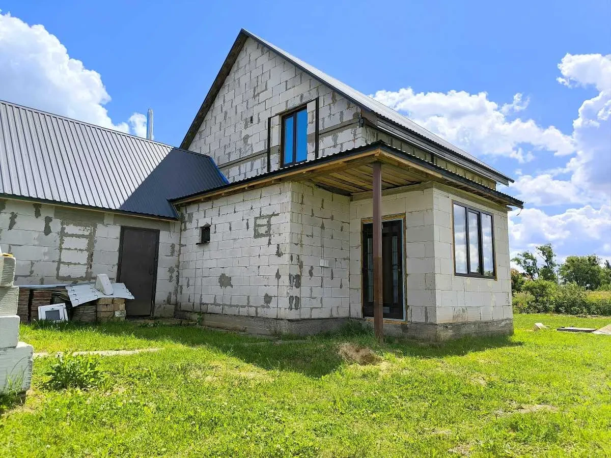 4-к будинок Бучанський, Макарів, Черешньових 7
