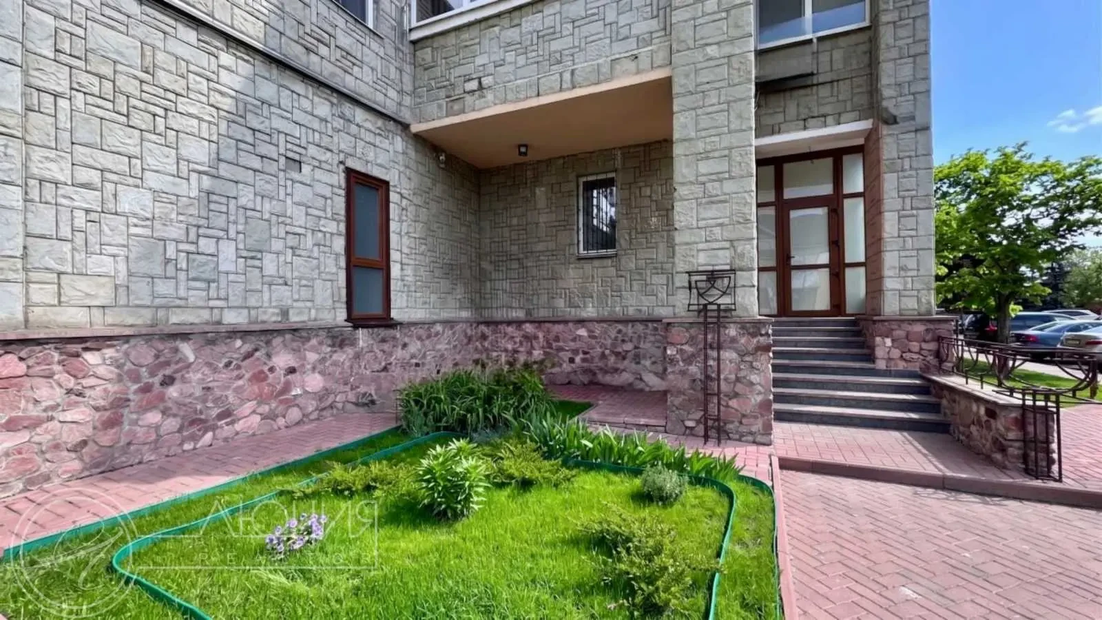 об’єкт сфери послуг Київ, Оболонський, Героїв Сталінграду 12Д 18