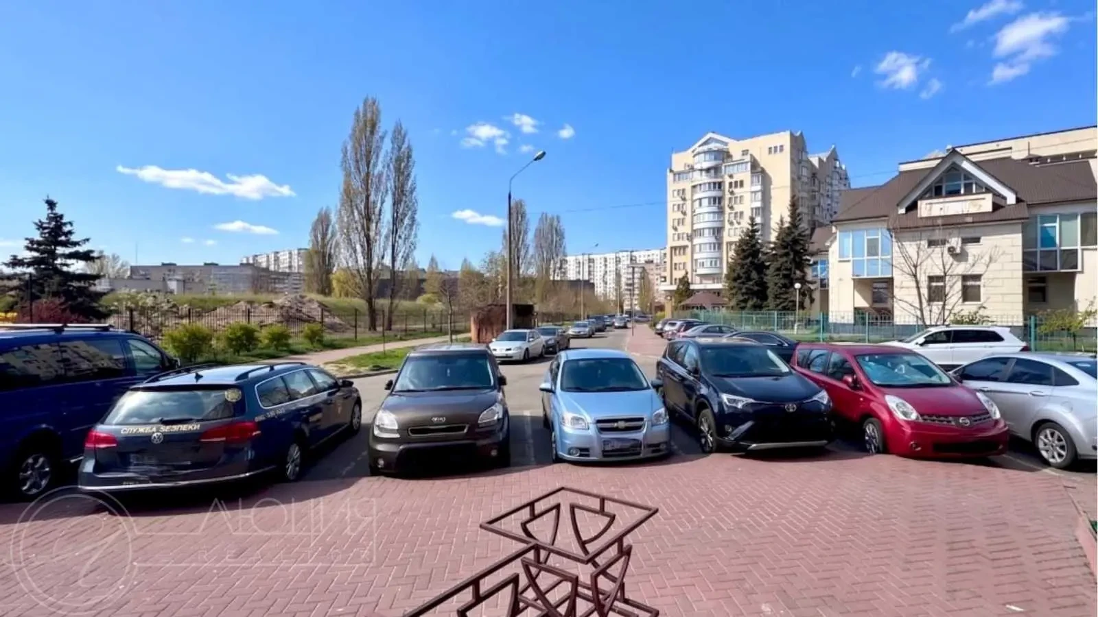 об’єкт сфери послуг Київ, Оболонський, Героїв Сталінграду 12Д 15