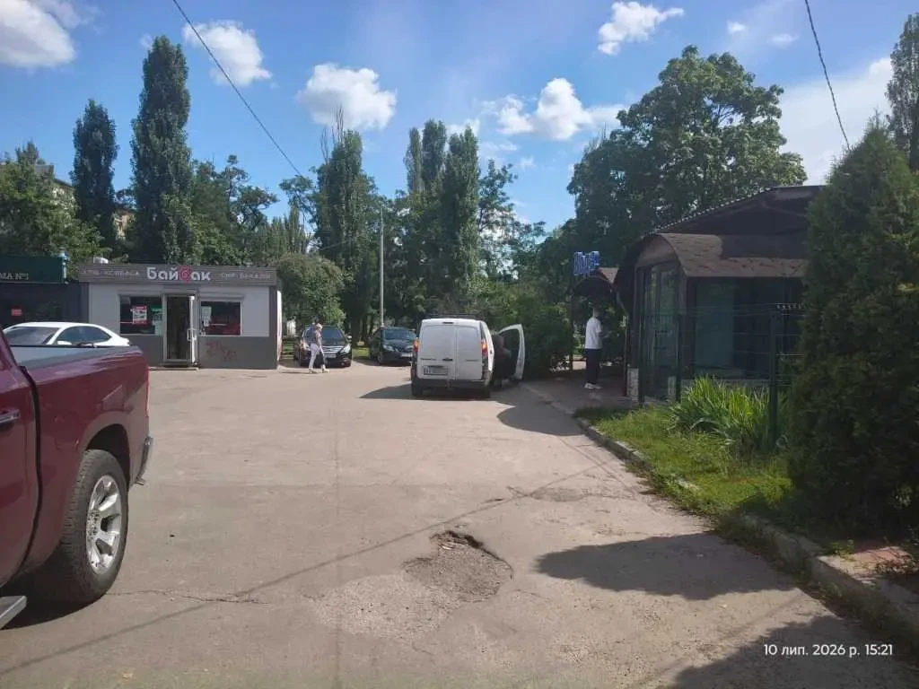 торгові площі Київ, Деснянський, Братиславська 14Б 2