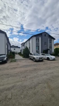 3-к таунхаус Броварський, Погреби, Грушевського 16а