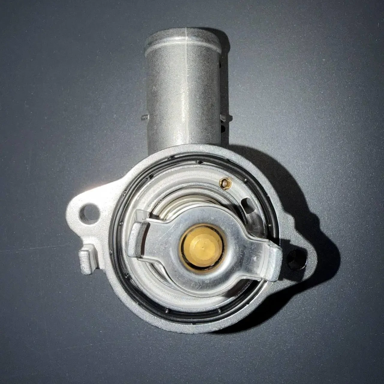 Термостат в корпусі Dodge Dbrango, Jeep Grand Cherokee, Jeep Wrangler 5184651AF 5184651AG 05184651AH 05184651AF 05184651AG 902852