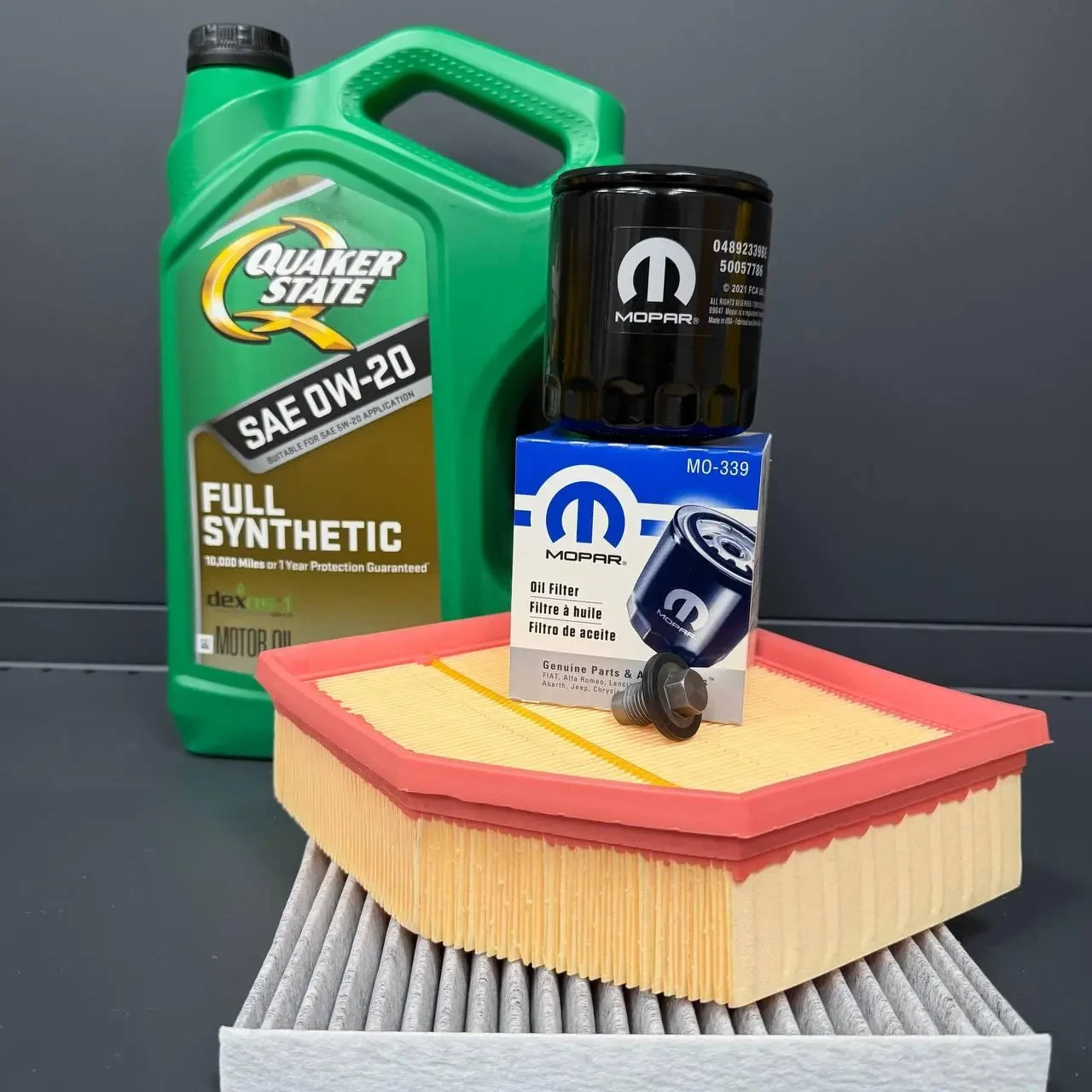 Комплект для ТО Quaker State 0w20 DODGE DART 2.0/2.4 (Масло, фильтр масляный, фильтр воздушный, фильтр салона угольный, сливной