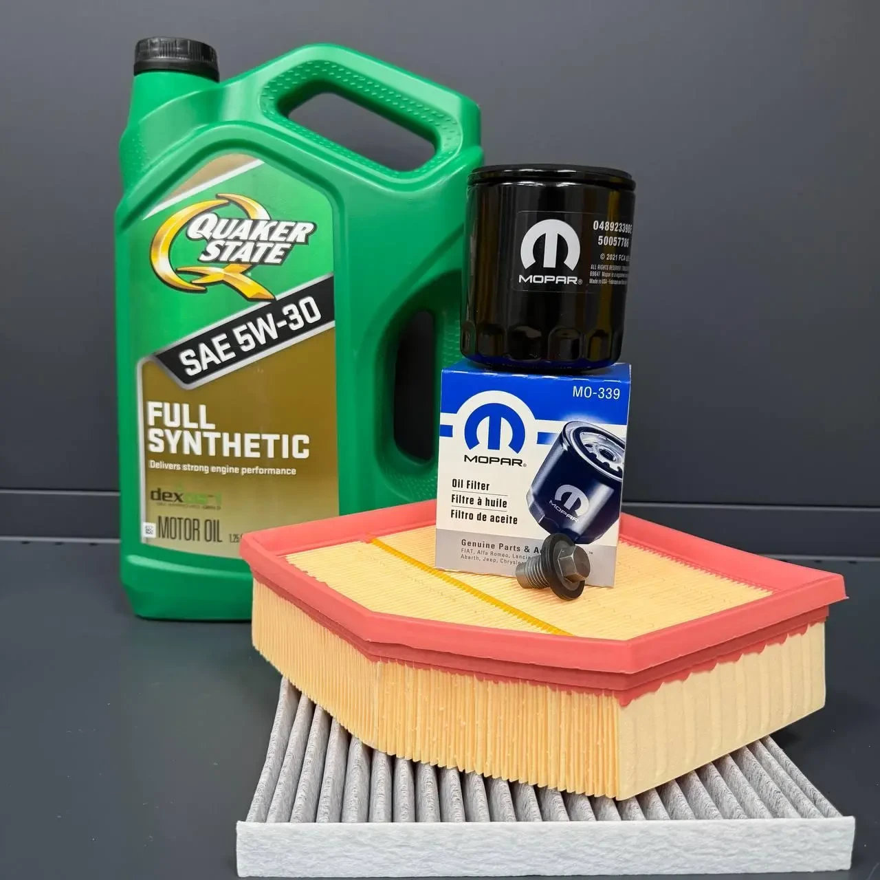 Комплект для ТО Quaker State 5w30 DODGE DART 2.0/2.4 (Масло, фільтр масляний, фільтр повітряний, фільтр салону вугільний, зливна