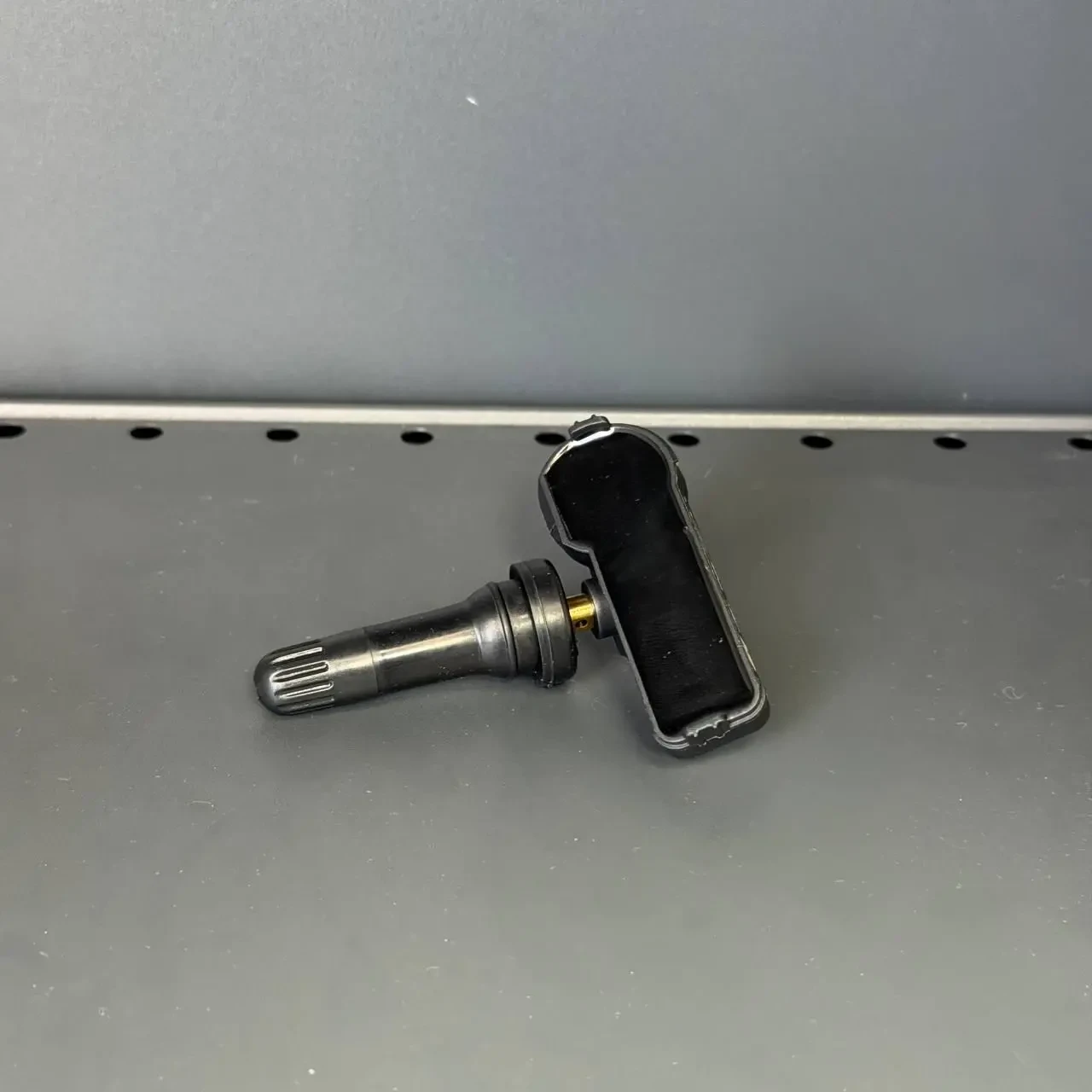 Датчик тиску в шини Ford Lincoln GL3T1A180GB 2