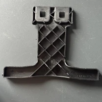 Кронштейн решітки Mercedes w204 A2048850136