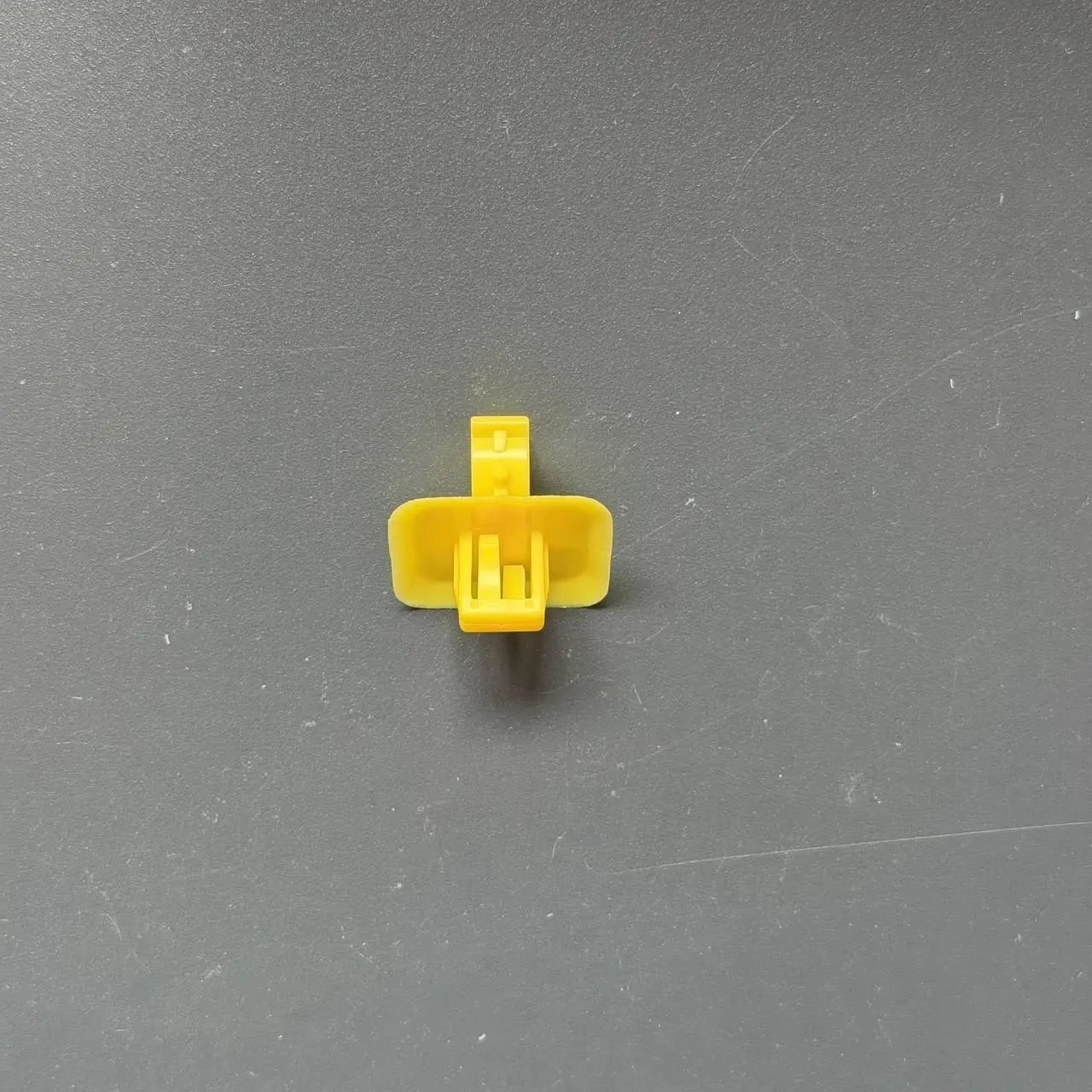 Кріплення опори капота, шлангів, проводів Jeep WRANGLER 68294220AC