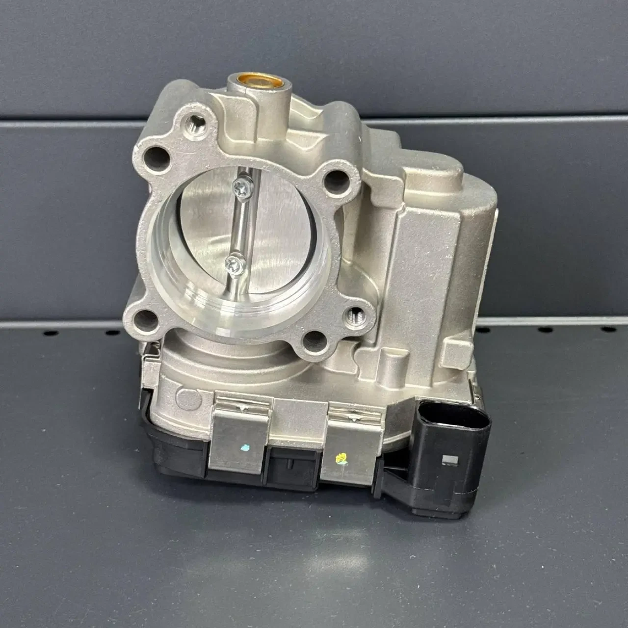 Дросельна  заслінка  в зборі Jeep Dodge Fiat  68568421AA
