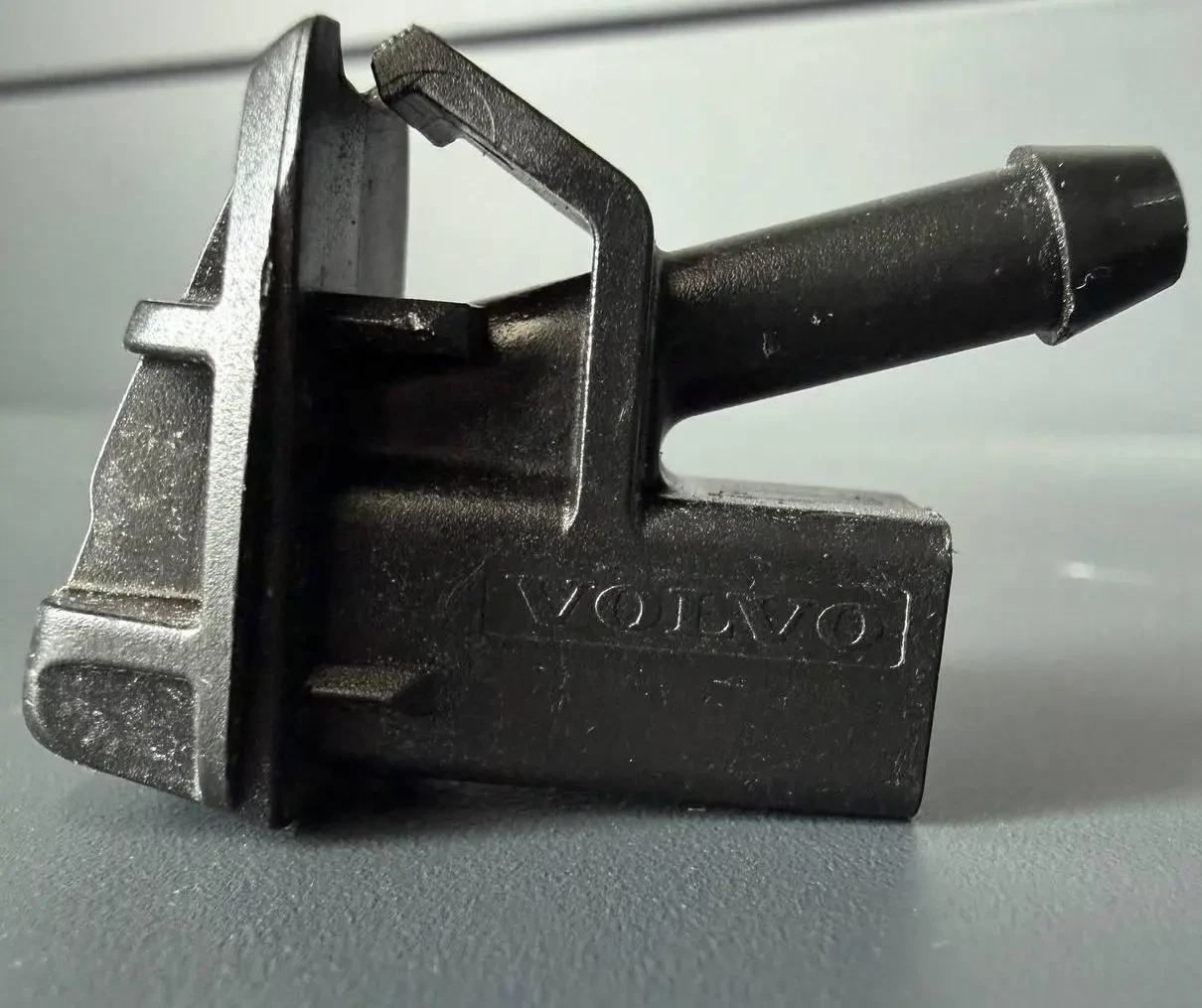 Форсунка омивача Volvo V40 31333898 31333897 31301592