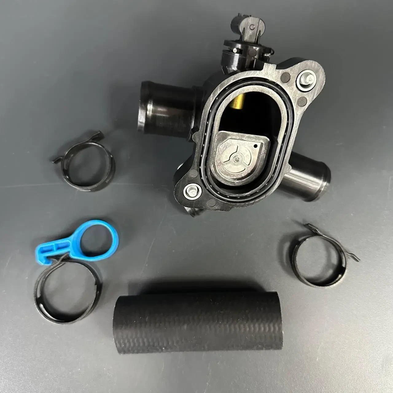 Корпус термостата в зборі Chevrolet Cadillac GMC 12632458 2