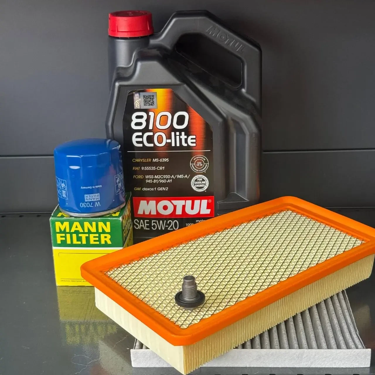 Комплект для ТО Motul 5w20 CHRYSLER 200 2.4 (Масло, фільтр масляний, фільтр повітряний, фільтр салону вугільний, зливна кришка)