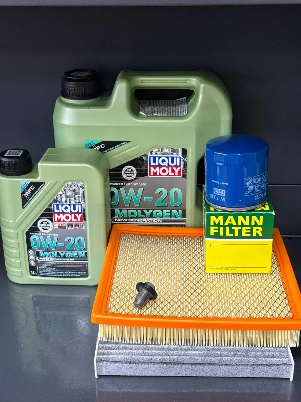 Комплект для ТО Liqui Moly 0w20 Dodge Journey 2.4 (Масло 4+1, фільтр масляний, фільтр повітряний, фільтр салону вугільний, зливна