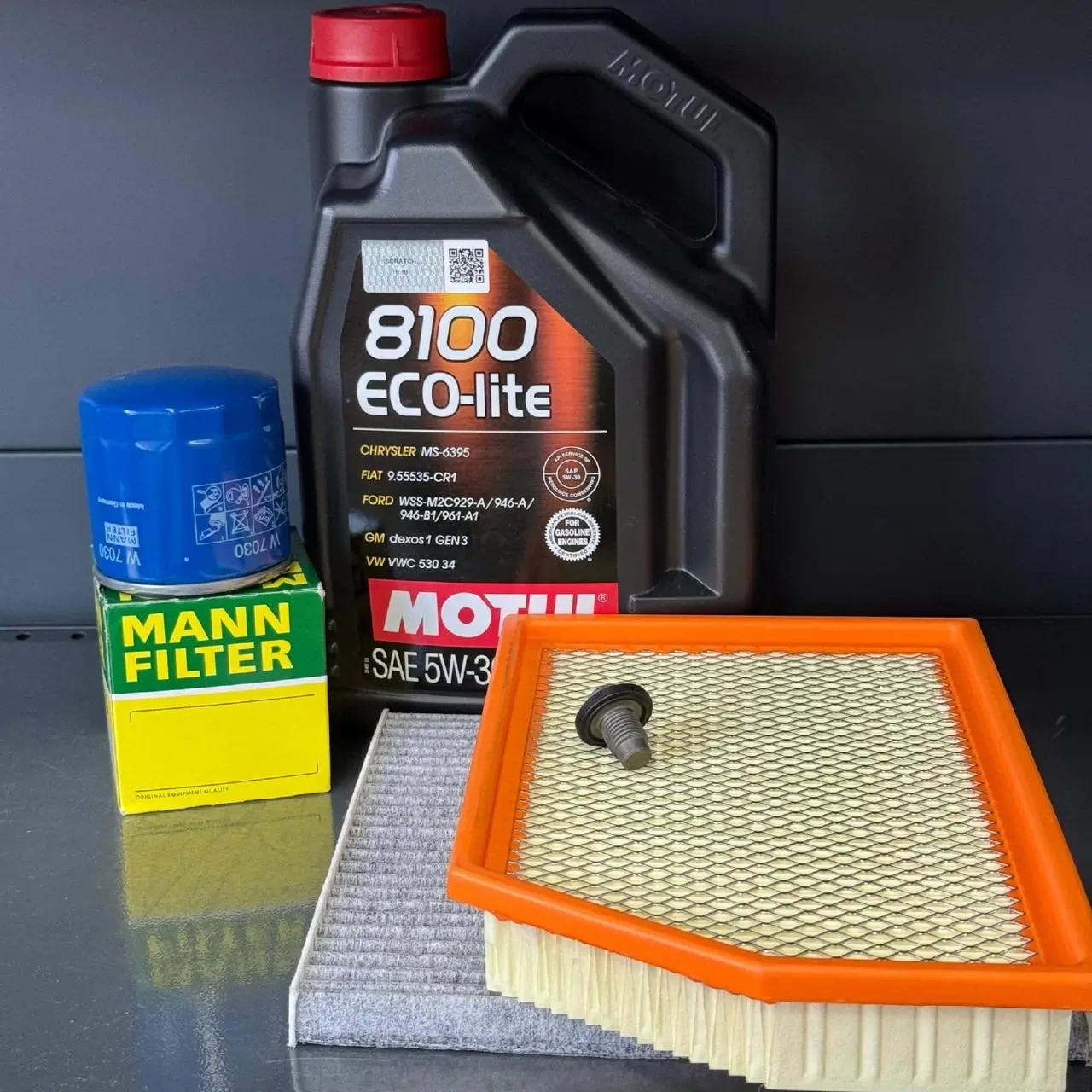 Комплект для Motul 5w30 Jeep Cherokee до рест -2018 2.4 (Масло , фільтр масляний, фільтр повітряний, фільтр салону вугільний,