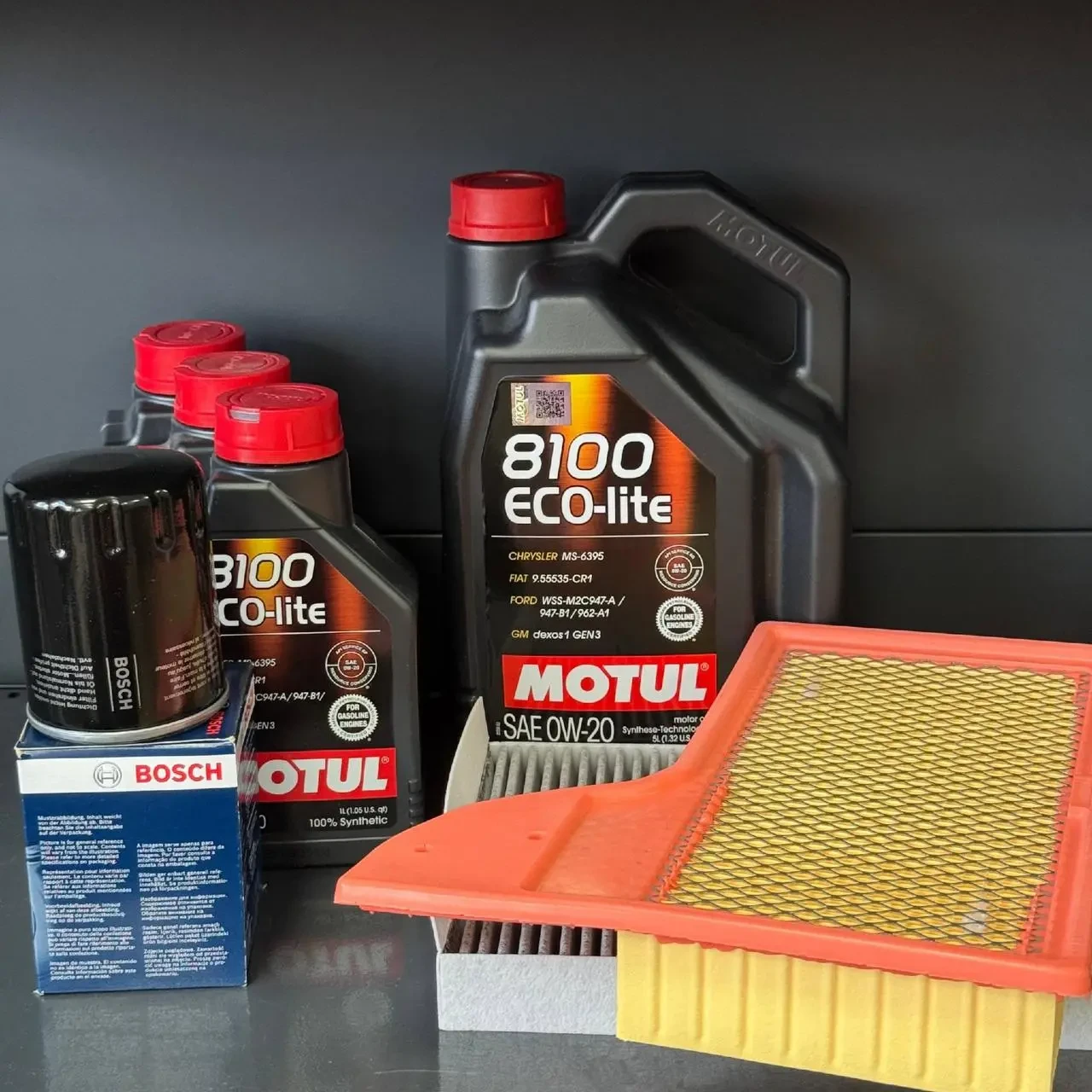 Комплект для ТО Motul 0w20 Ford Mustang (5.0) 15-21(Масло 8л, фільтр масляний, фільтр повітряний, фільтр салону вугільний)