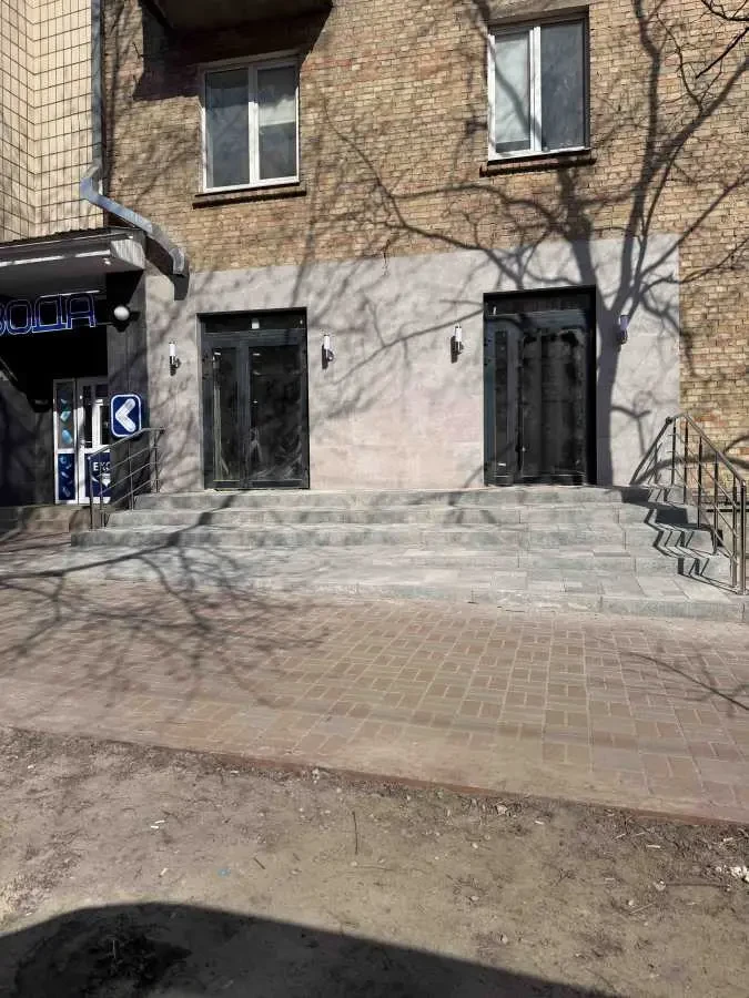 торгові площі Київ, Печерський, Михайла Бойчука 25 11