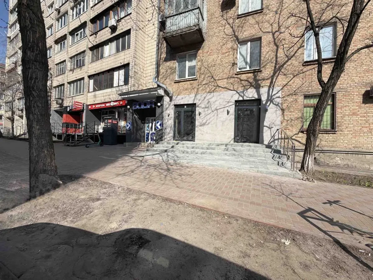 торгові площі Київ, Печерський, Михайла Бойчука 25 10
